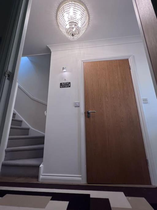 Excel Single Room - 5Mins To Excel & 10Mins To Canary Wharf ロンドン エクステリア 写真